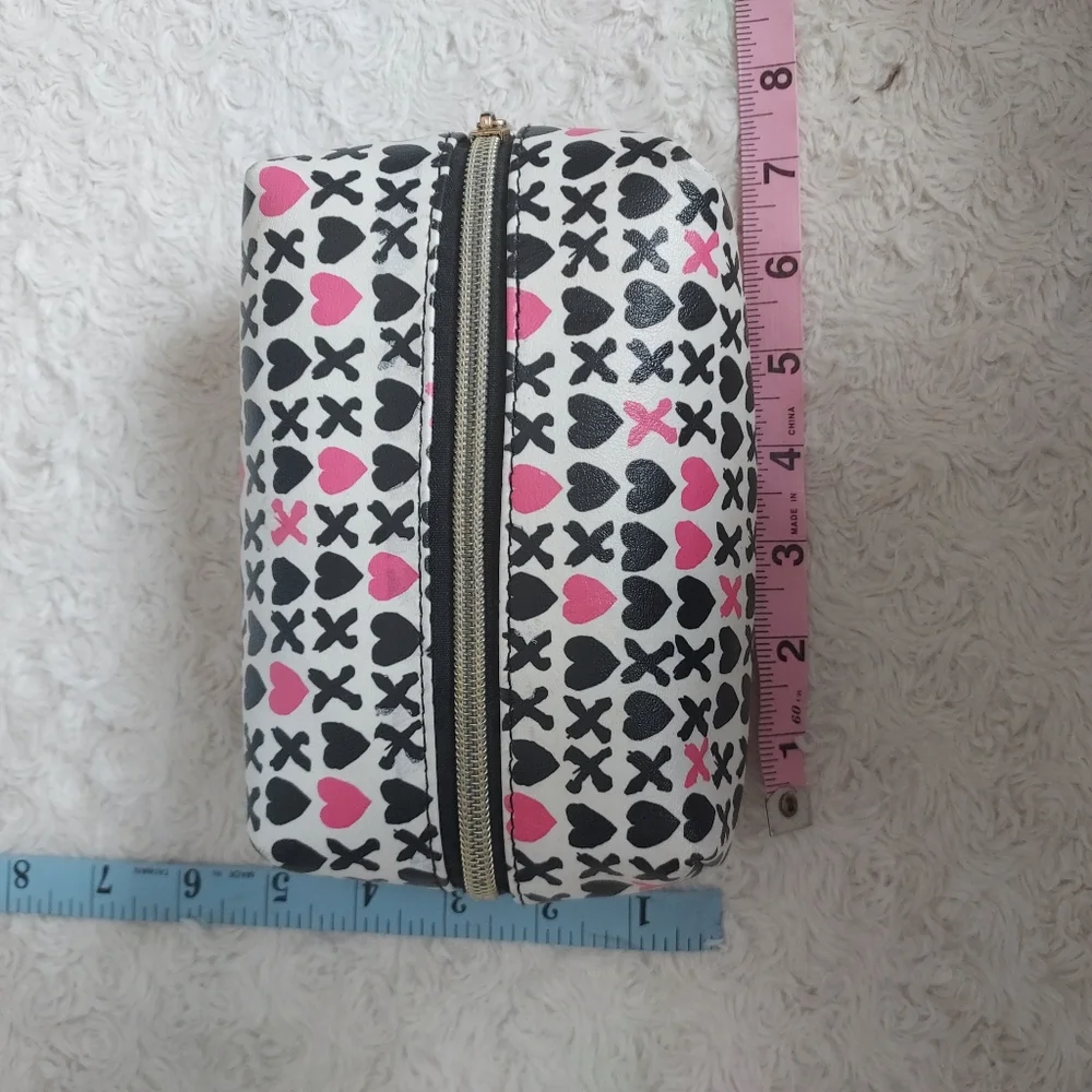 Hearts & Kisses small durable cosmetic makeup toiletry bag Travel Vacation